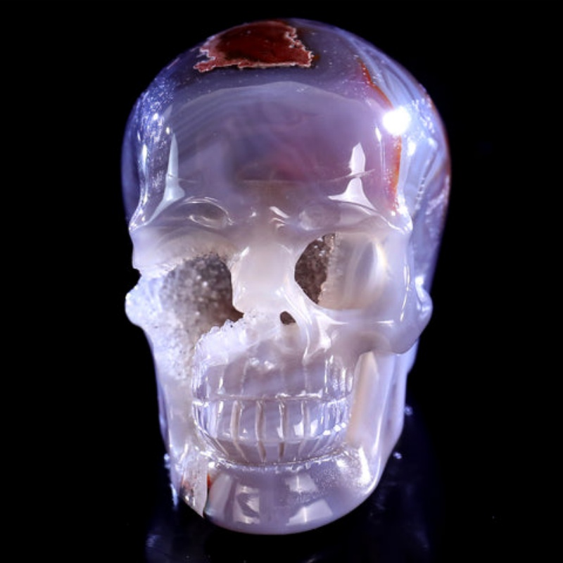 Natürliche, handgeschnitzte Totenkopfskulptur aus heißem Lavaachat, realistische Kristallform