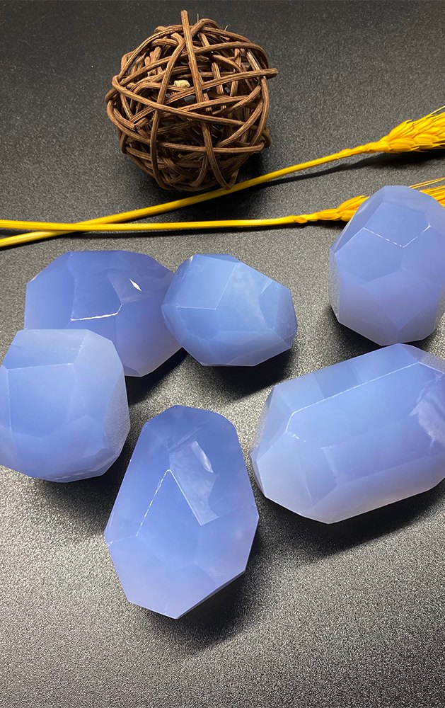 Naturblauer Chalcedon
